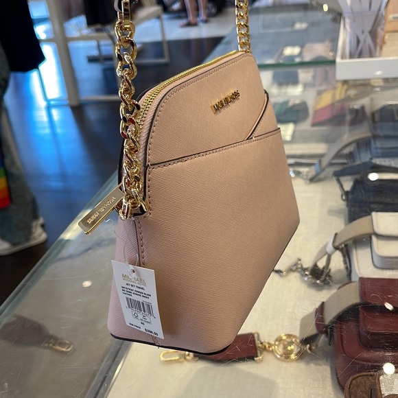 MICHAEL KORS
Jet Set Travel Medium Dome Crossbody Bag
Powder Blush 
NWT - Picture 2 of 16